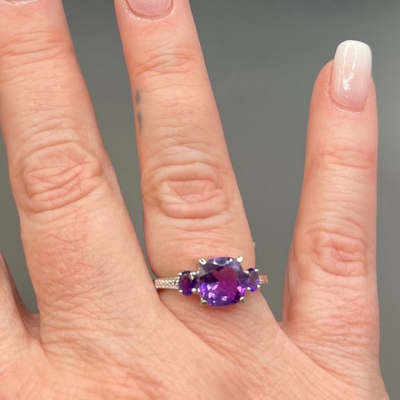 Amethyst 3 Stone 1.80 CTW Designer Ring Set in Sterling Silver: Size 7 NWT - Picture 5 of 17